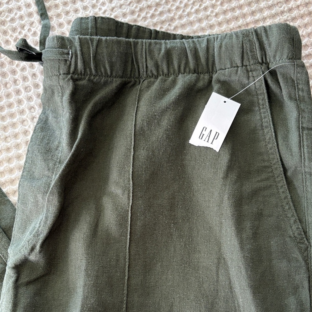 NWT GAP Women’s Dark Green Chinos